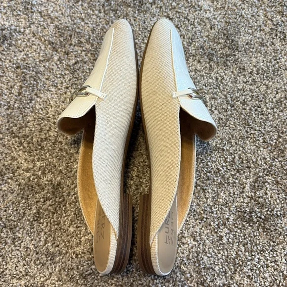 Naturalizer Kayden Beige & White Mules with Silver Chain NWOT - Picture 4 of 9
